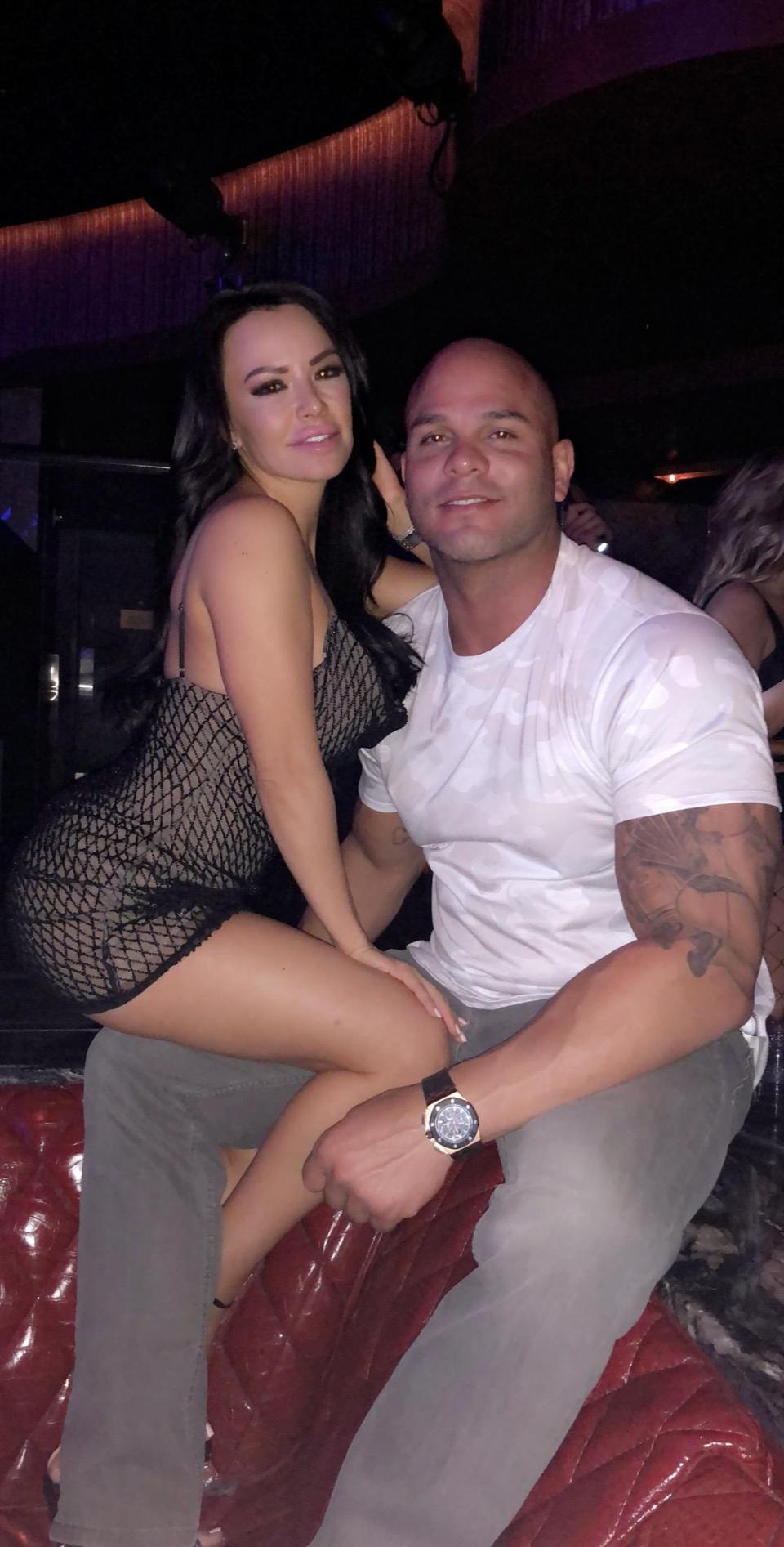 FOTO | Femeia din imagine a fost aleasă cea mai sexy bunică. Este uimitor câți ani are