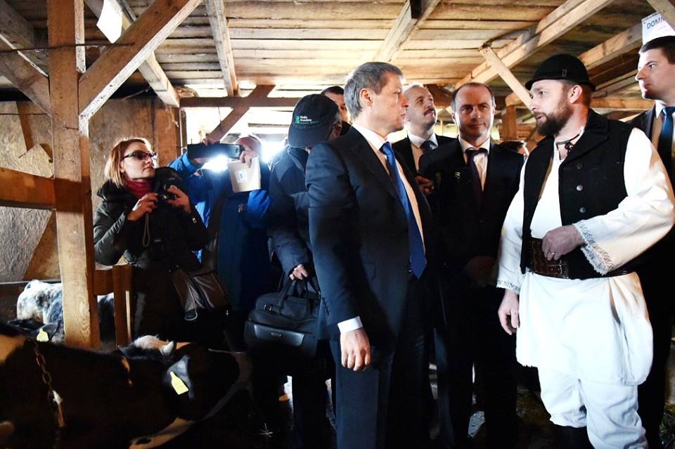 Atunci și Acum | Dacian Cioloș, inginerul agronom ajuns șef al Executivului, în prima guvernare tehnocrată a României