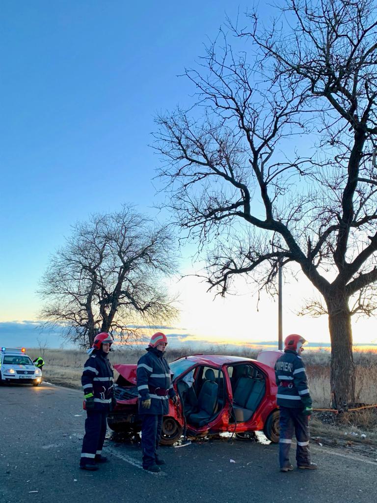 FOTO | Accident grav în Teleorman, în ziua de Crăciun. Doi tineri au murit, un al treilea este la spital / FOTO&VIDEO