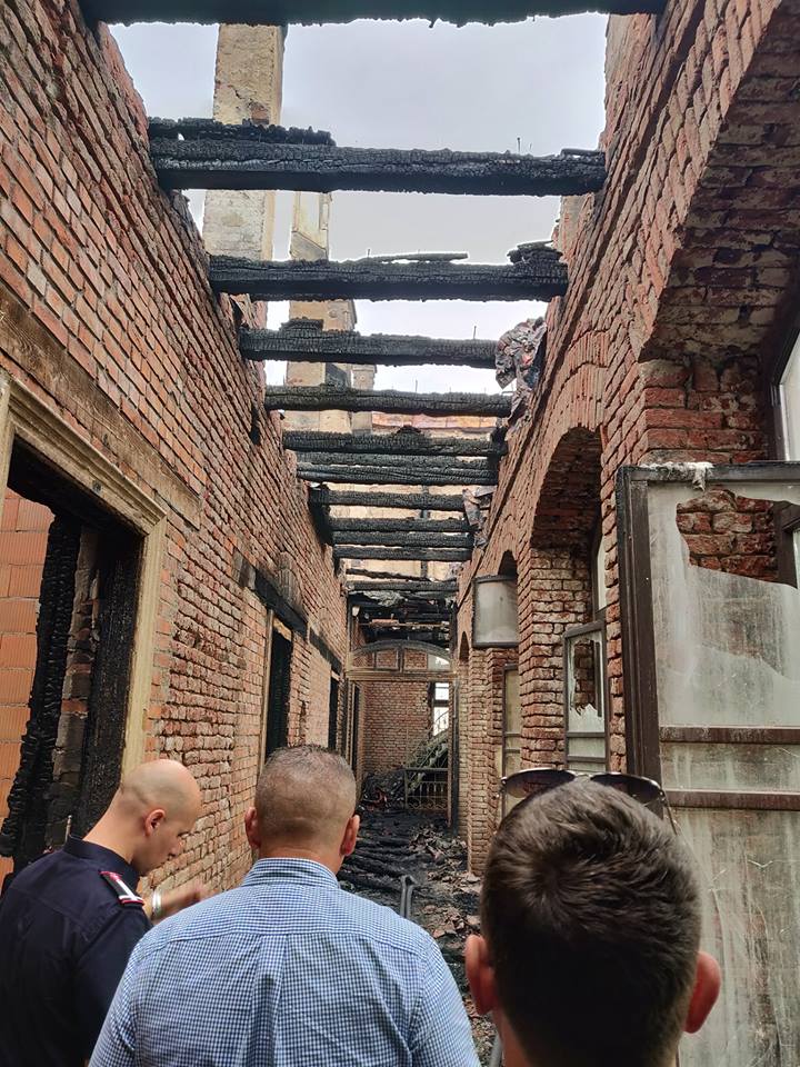 Cum arată Palatul Episcopal din Oradea după incendiul devastator. Imagini din interiorul clădirii de patrimoniu, publicate de Prefectura Bihor