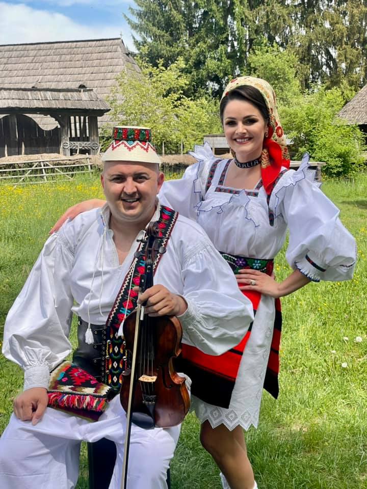 Amalia și Vasilică Ceterașu, părinți de gemeni. Au dat vestea cea mare la TV: „Ne doream, dar n-am știut că vor fi doi”