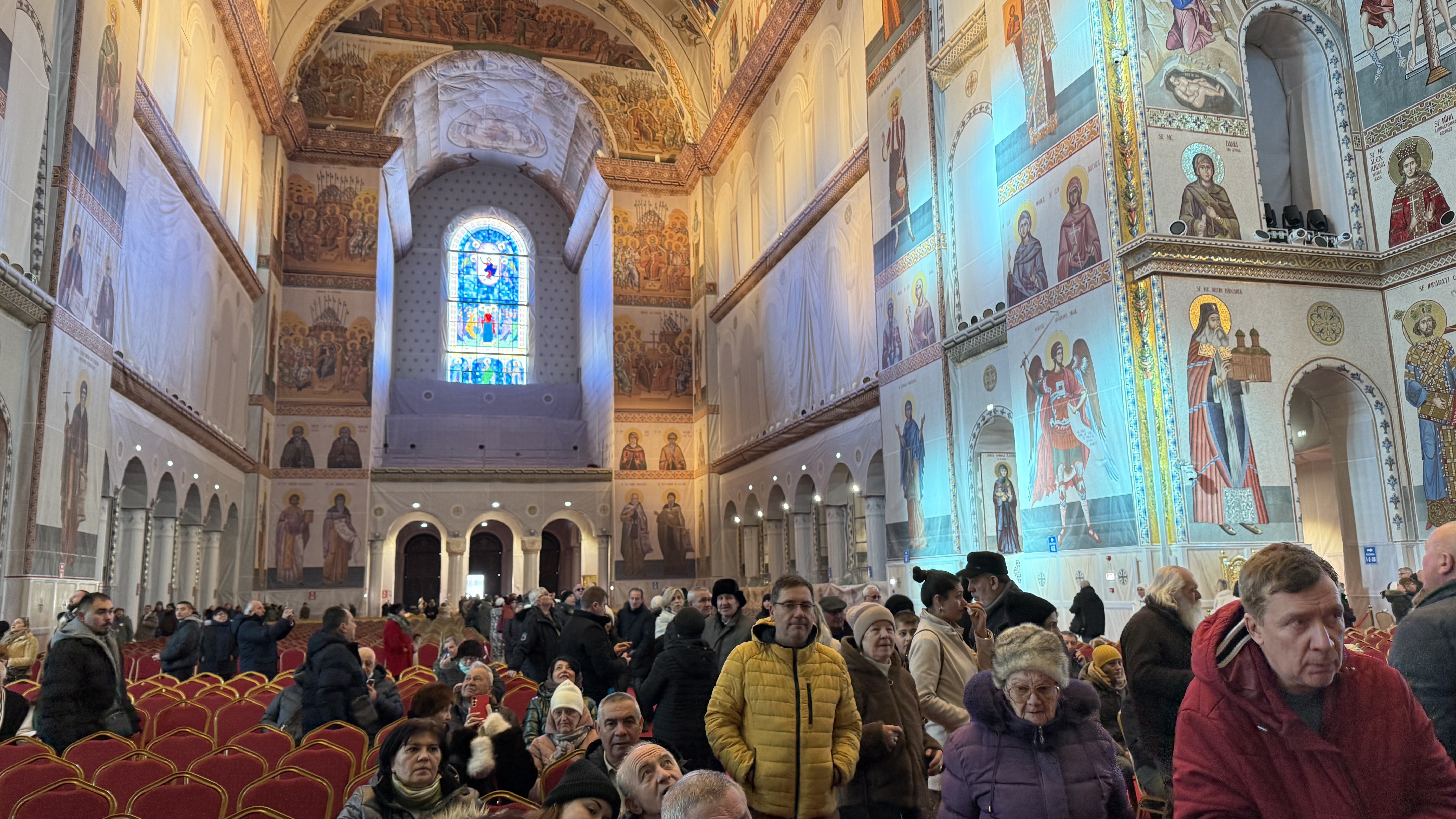 A doua zi de Crăciun la Catedrala Națională. Mii de credincioși au venit din țară și din străinătate să viziteze cea mai mare biserică ortodoxă din lume