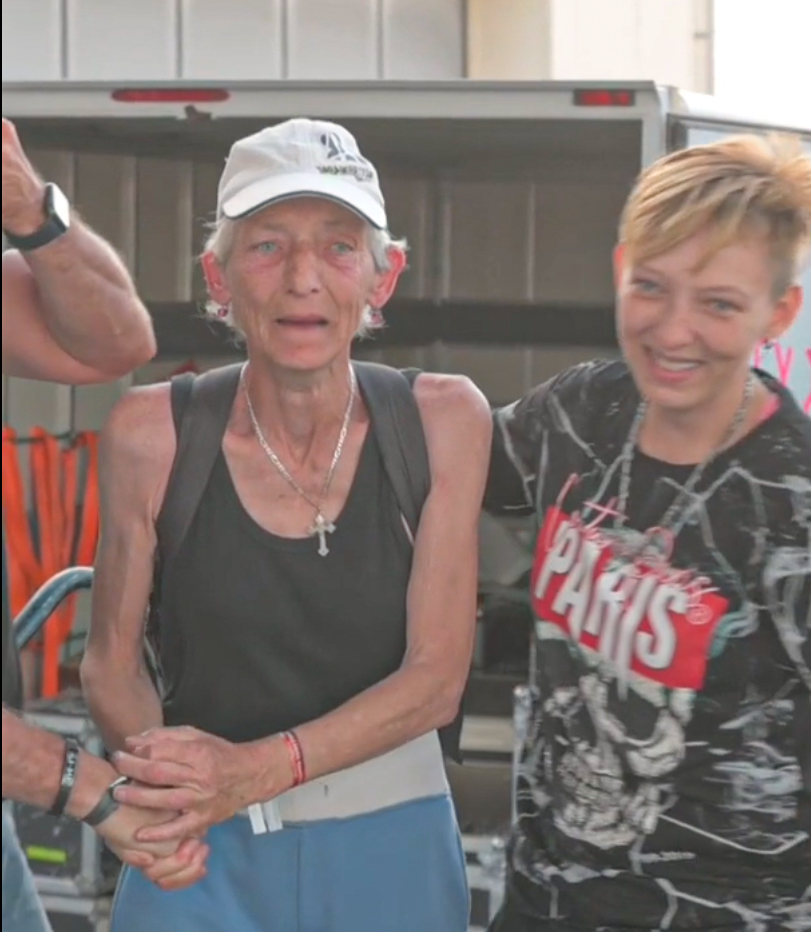 Tombolán nyert kamiont az asszony - Rózsa belevág a sofőrködésbe