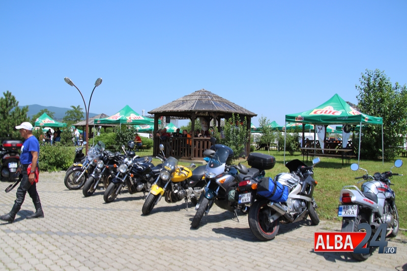 Sute de motociclisti au turat motoarele pe străzile din Alba Iulia FOTO&VIDEO