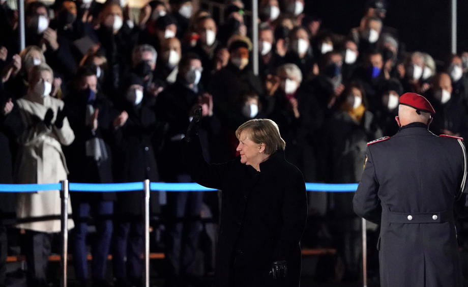 Fanfară militară și melodii punk, la ceremonia de adio a Angelei Merkel, după 16 ani în funcția de cancelar