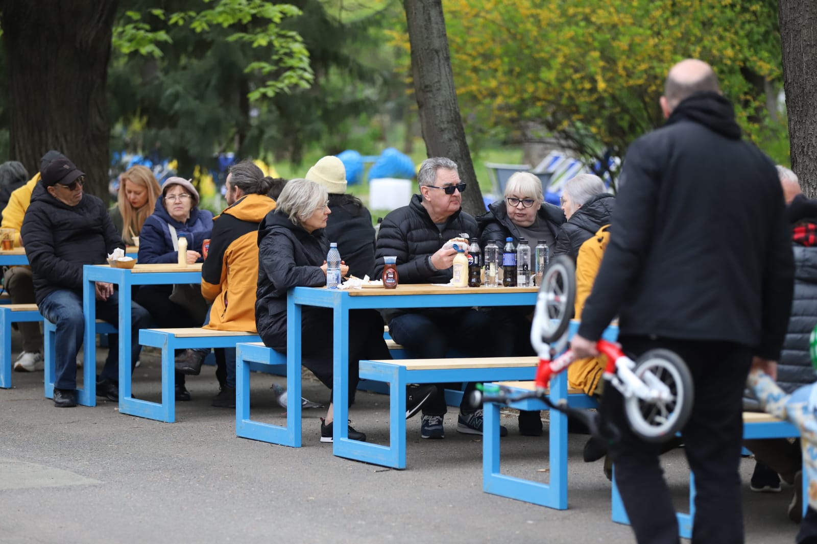 Bucharest Street Food Festival a început. Ce găsiți pe Bulevardul Kiseleff: de la burgeri la paella, plus dulciuri pentru toate gusturile