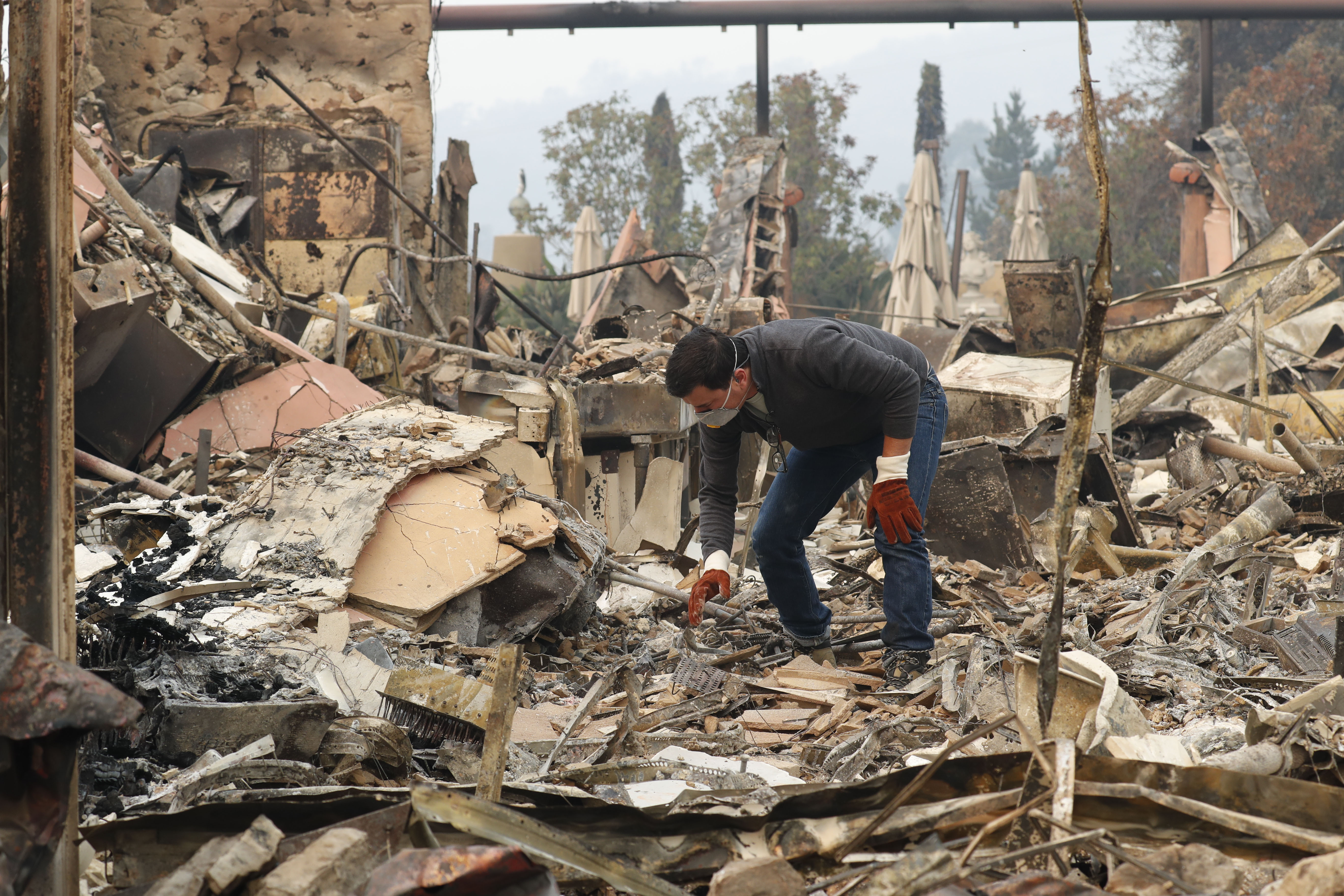GALERIE FOTO| Incendii devastatoare în California. Cel puțin 23 de persoane au murit, mii de case și terenuri au fost distruse de foc