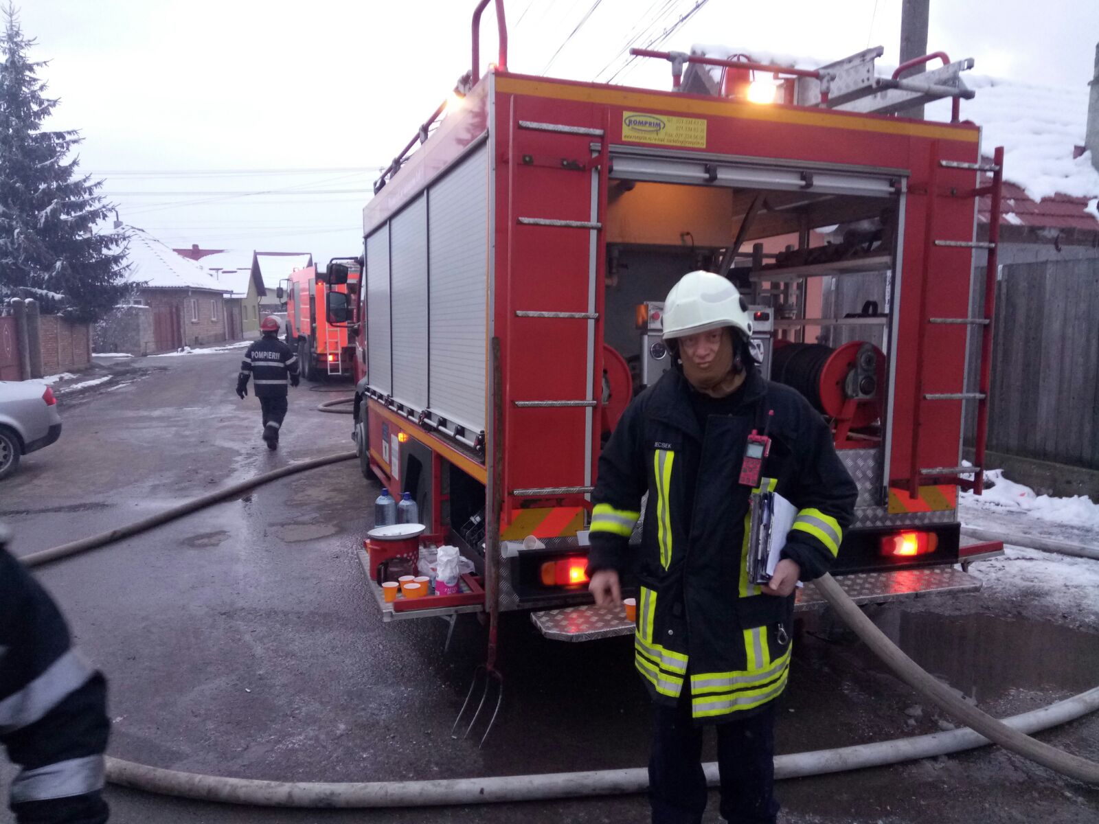 Două case şi o şură au luat foc, în localitatea braşoveană Hălchiu| FOTO/VIDEO