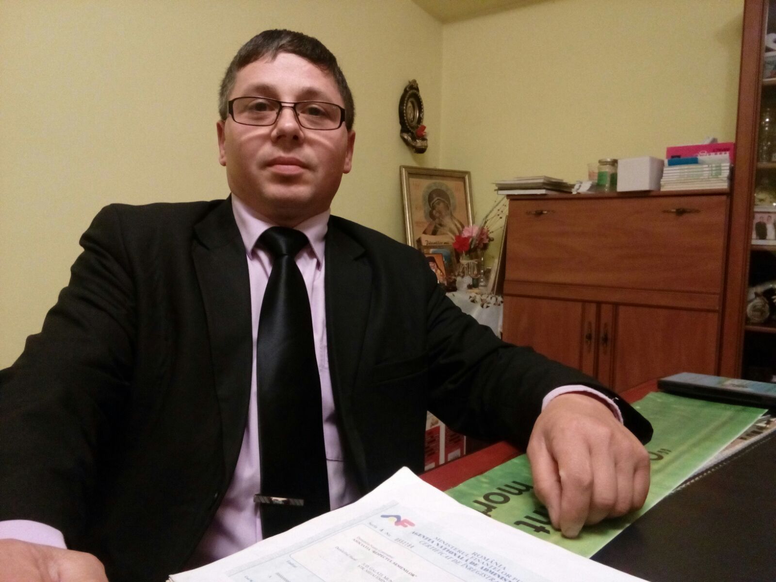 REPORTAJ/ A dormit pe străzi, a cerşit prin trenuri și visa să ajungă dascăl de biserică. ”Eu știu ce înseamnă singurătatea și lipsa de iubire...”