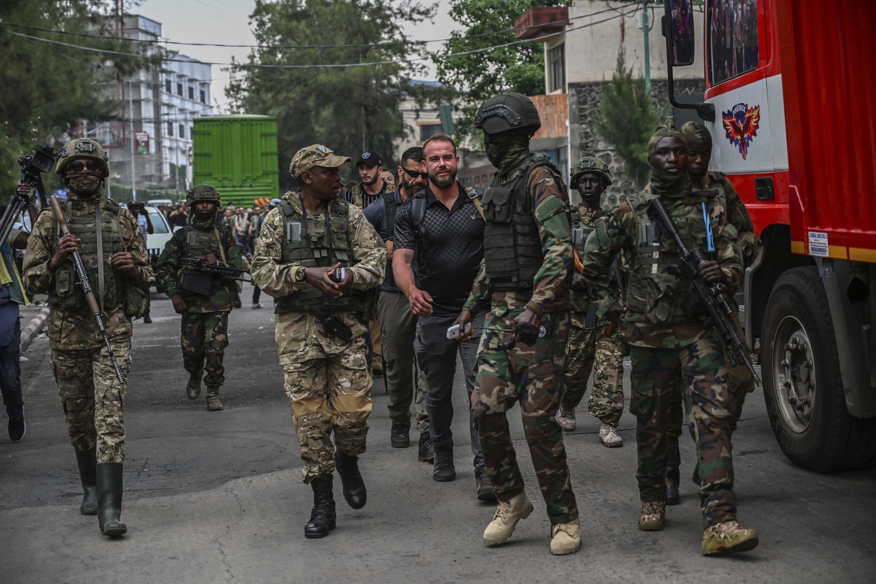 Imagini dezolante cu cei 280 de mercenari români care s-au predat rebelilor M23, în Congo: „Rolul lor a agravat și mai mult conflictul”
