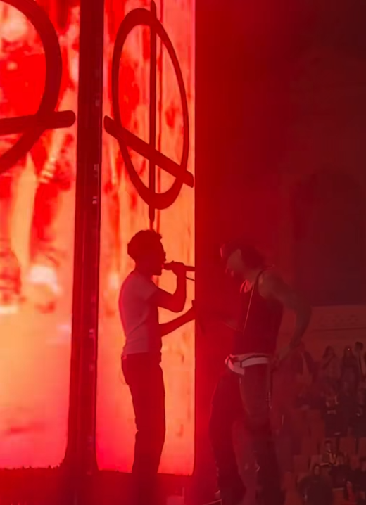 Ian a urinat pe scenă în timpul concertului de la Arenele Romane 