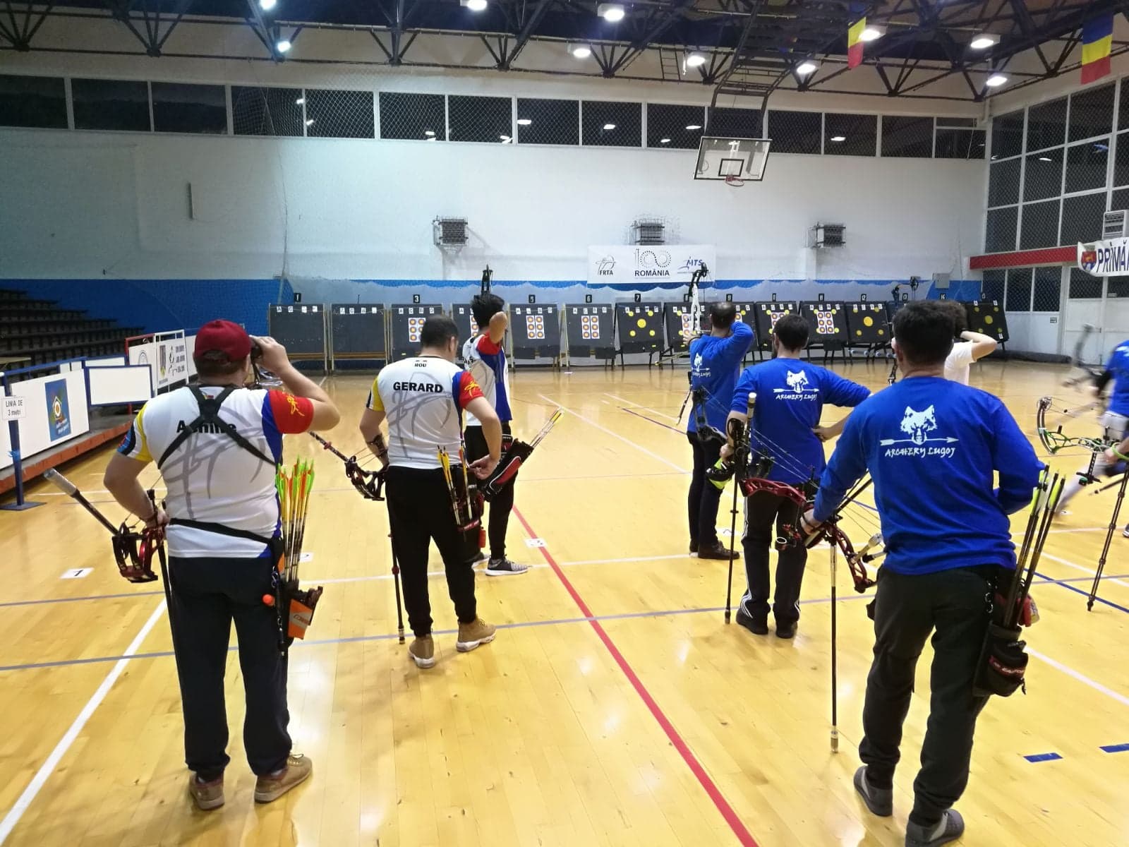 Începe Campionatul Național de Tir cu Arcul indoor destinat persoanelor cu dizabilități fizice. Competiția, în sala de sport a Liceului Traian din București | FOTO