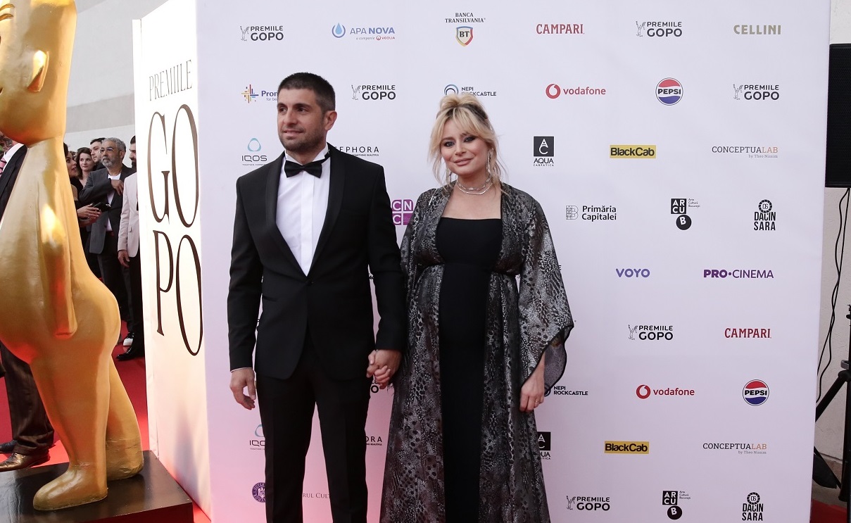 Reacția lui Cosmin Curticăpean după ce Laura Cosoi s-a sărutat cu Jorge în filmul „Retreat Vama Veche”: „Scenele nu sunt luate în serios”