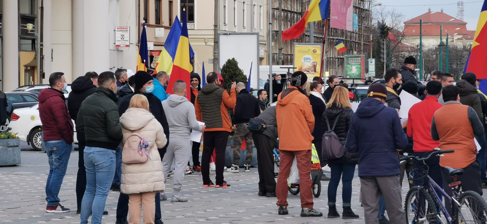 Protestul anti-restricții din Capitală, încheiat cu violențe și arestări. Manifestații și în alte orașe din țară