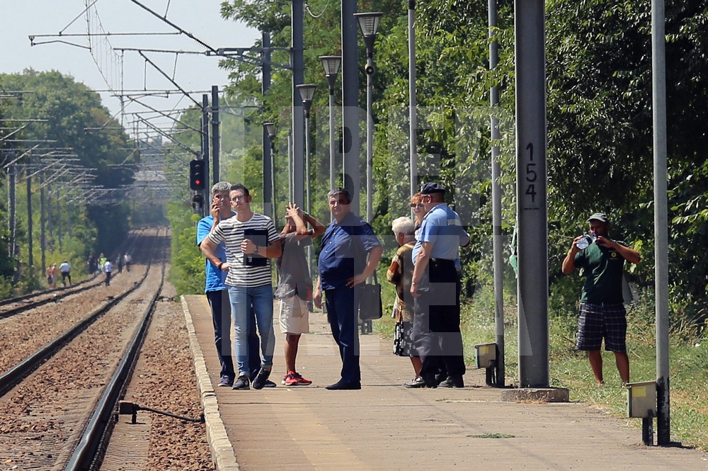 EXCLUSIV/ Sinucidere și crimă la Brănești. Mama și-a împins fata cea mare în fața trenului, pe cele doua mici le-a luat în brațe și a sărit pe șine!