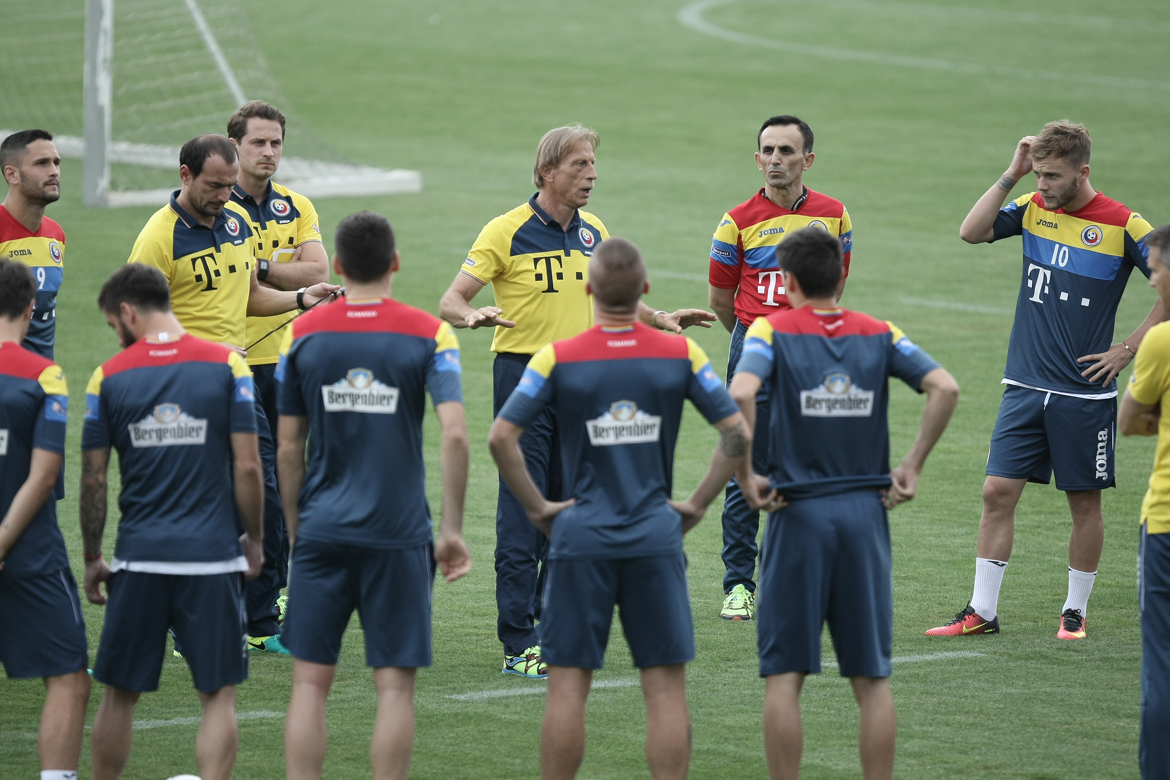 România - Muntenegru. Christoph Daum are bilanț negativ în cele 11 meciuri de debut la echipele pe care le-a antrenat
