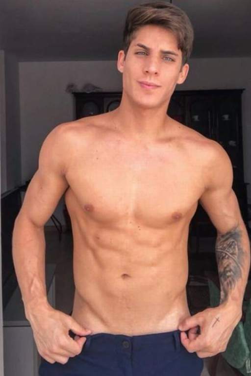 Iubitul tânăr al mamei lui Neymar ar fi bisexual și a avut o relație chiar cu bucătarul fotbalistului brazilian