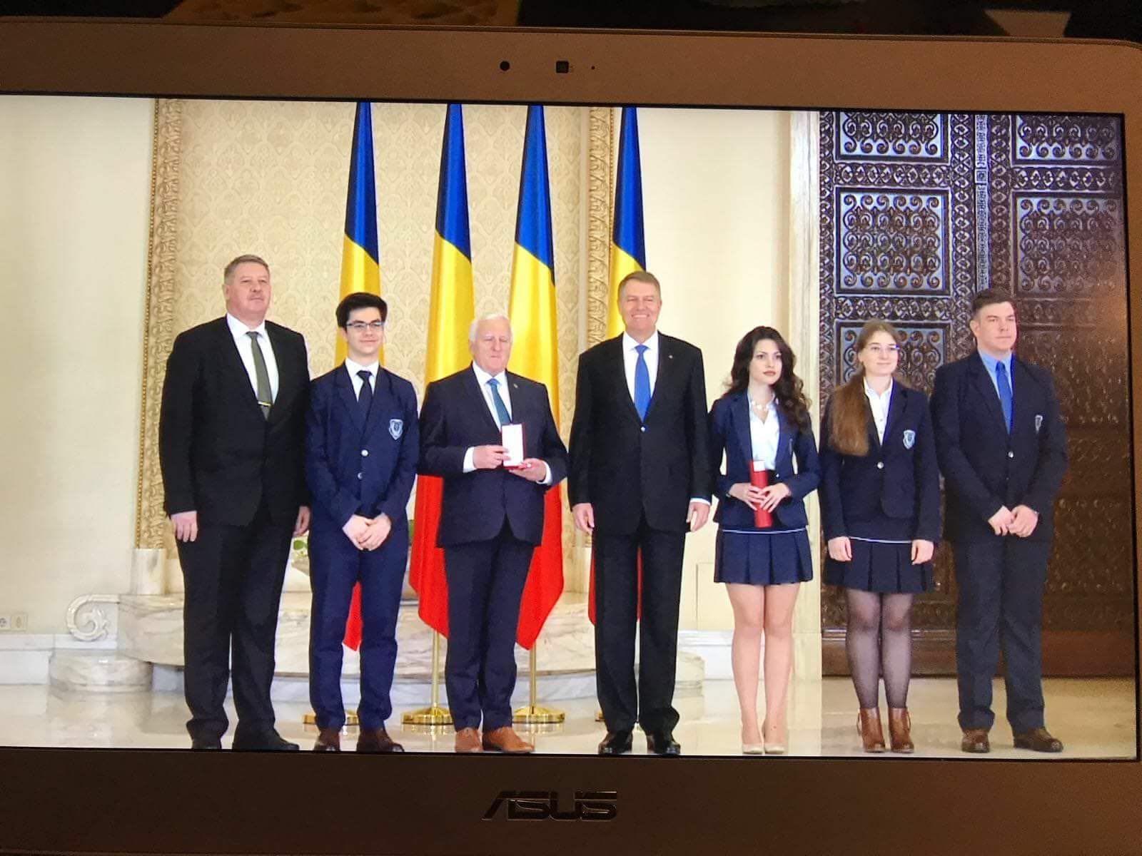 REPORTAJ / Maria, fata de preot cu 10 pe linie, care uimește prin performanțele școlare, dar și prin frumusețe - FOTO