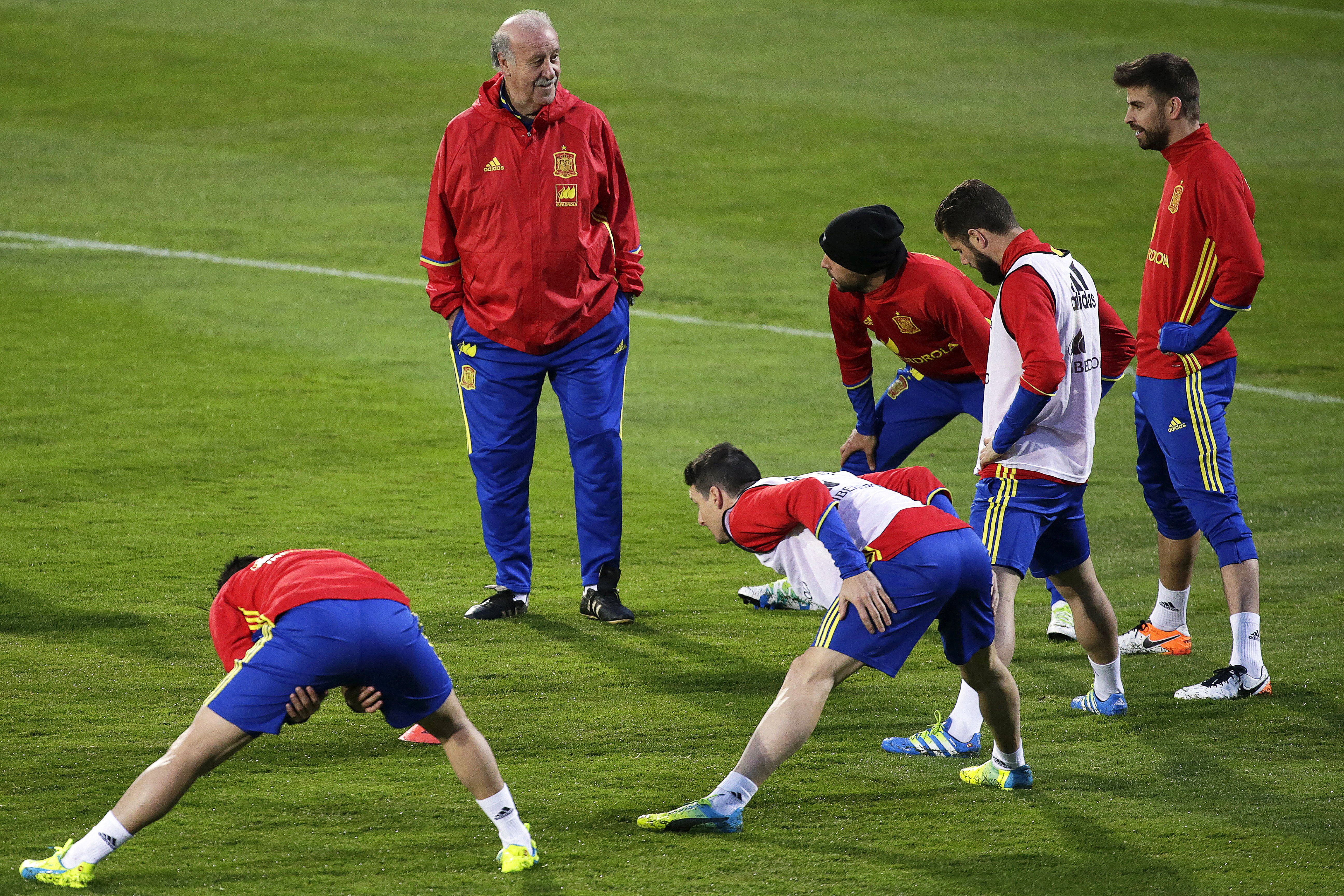 Spania vine la Cluj fără Sergio Busquets. Mijlocașul Barcelonei și-a fracturat un deget de la mână. Imagini inedite din cantonamentul campioanei europene și mondiale / GALERIE FOTO&VIDEO