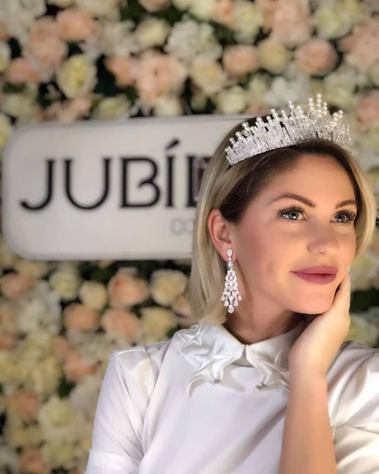 Hannelore de la Insula Iubirii, creatoare de rochii de mireasă. Ce alte afaceri mai are blonda | FOTO