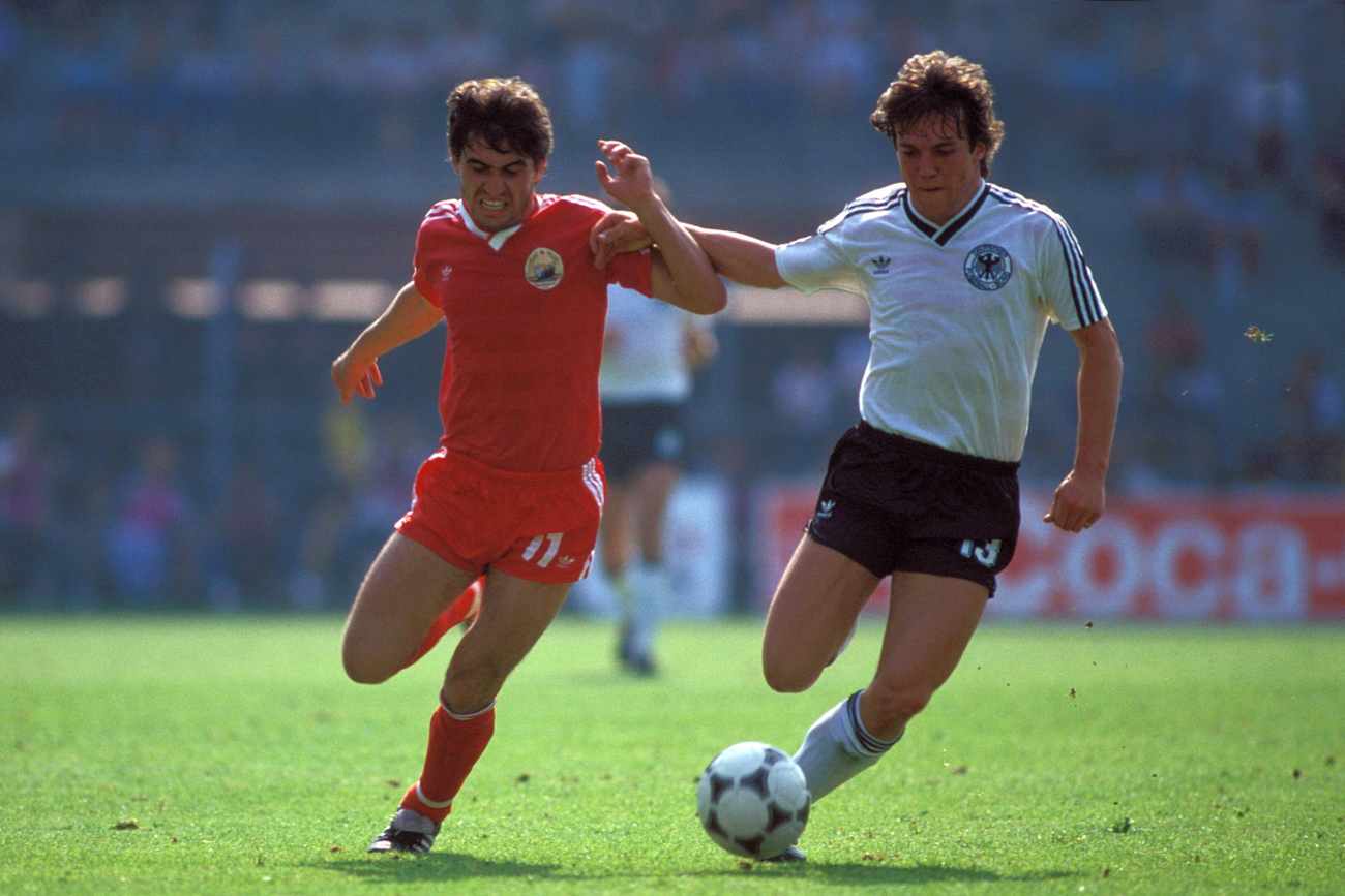 Cine a fost Mircea Lucescu. Imagini de arhivă cu căpitanul României la Mondialul din 1970, creatorul lui Dinamo de la finalul anilor '80 și unul dintre cei mai titrați antrenori din istorie