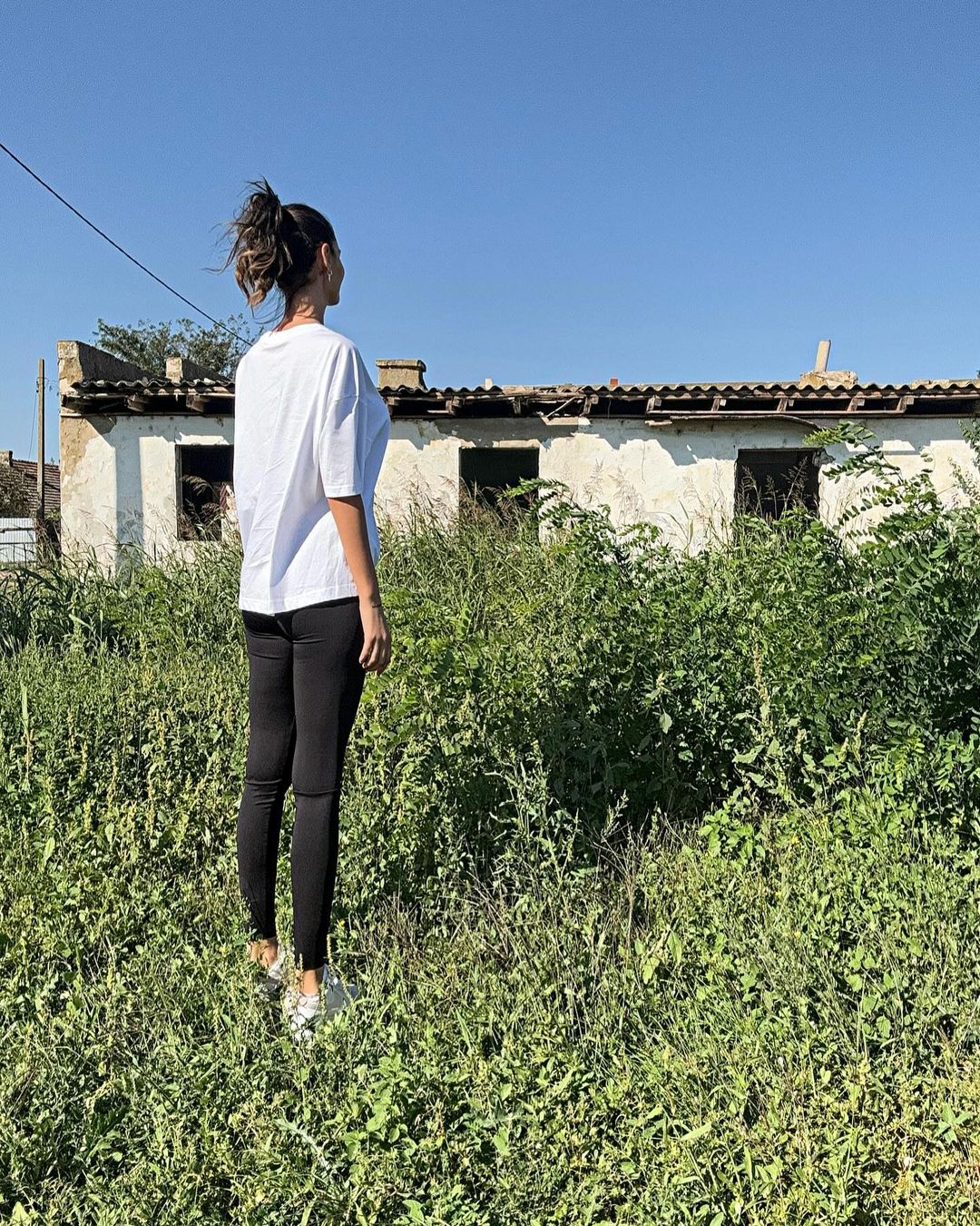 Imagini cu locul în care Ramona Olaru a crescut. Ferma a ajuns o ruină: „Canalul de irigații unde, practic, noi făceam baie”