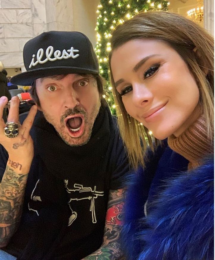 FOTO | Tommy Lee, fostul soț al Pamelei Anderson, s-a căsătorit. Cât de sexy este soția rockerului