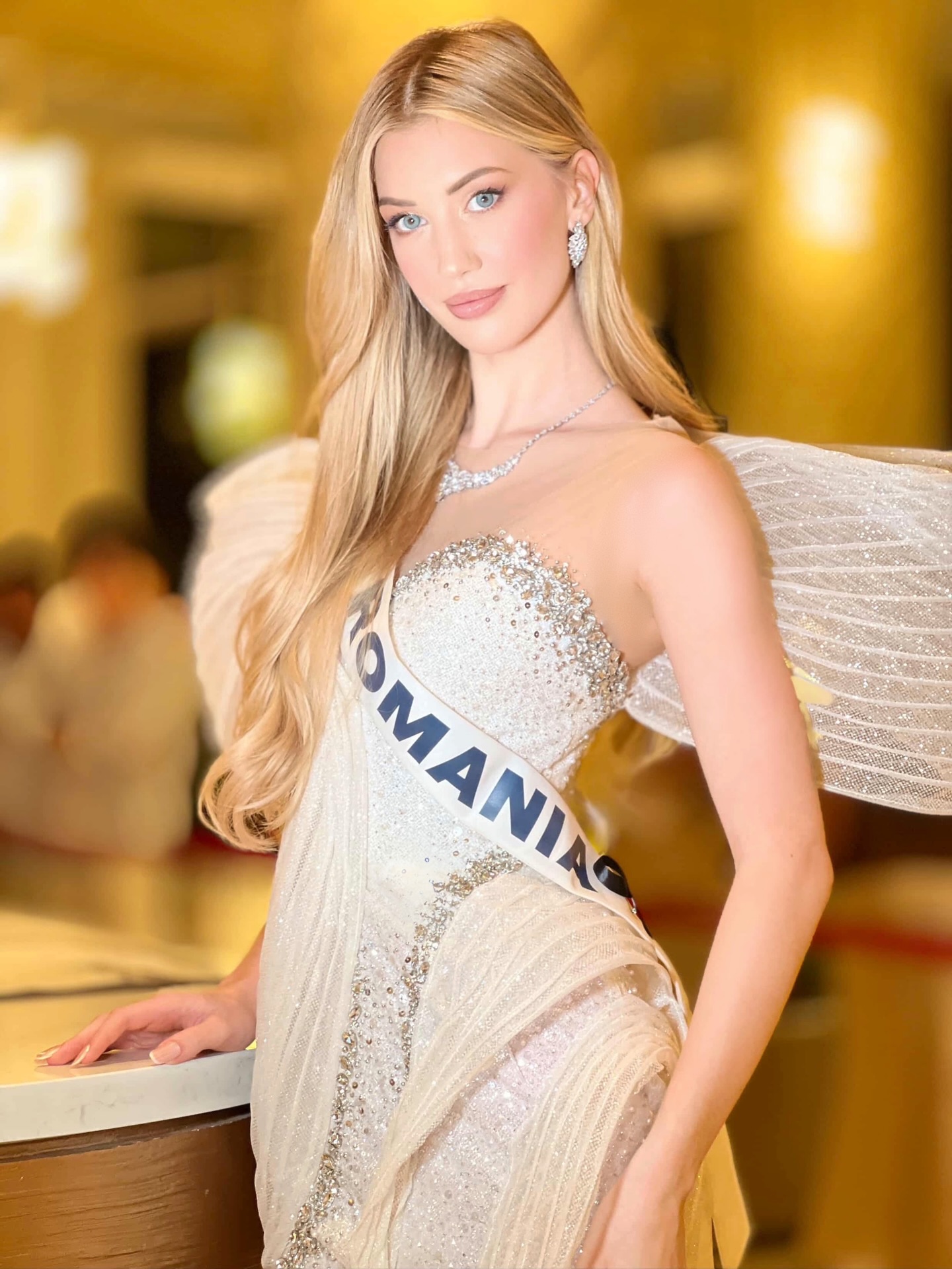 Cătălina Jacob, „îngerul” de la Miss Universe 2025. Românca a impresionat cu rochia aleasă