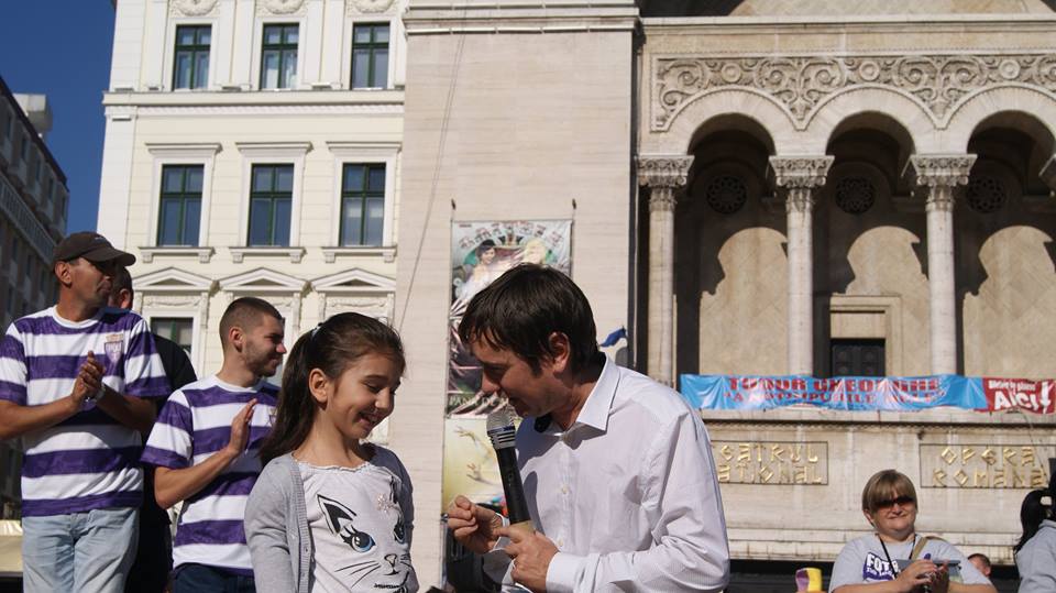 Timişorenii au strâns doar 2.500 de euro pentru proteza Kassandrei. ^Fetița are nevoie disperată de încă 7.500 de euro