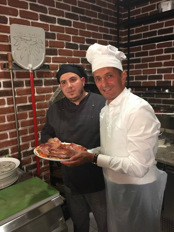 Răzvan Lucescu, la brutărie! Antrenorul a făcut muncă necalificată, pentru un prieten / GALERIE FOTO