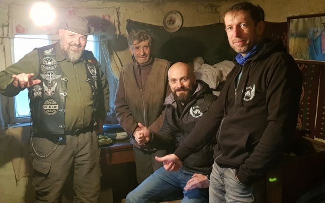 Povestea lui Nea Chipăruş, singur la 84 de ani, deși are 7 copii. Și-a ars dulapul și plapuma să nu moară de frig