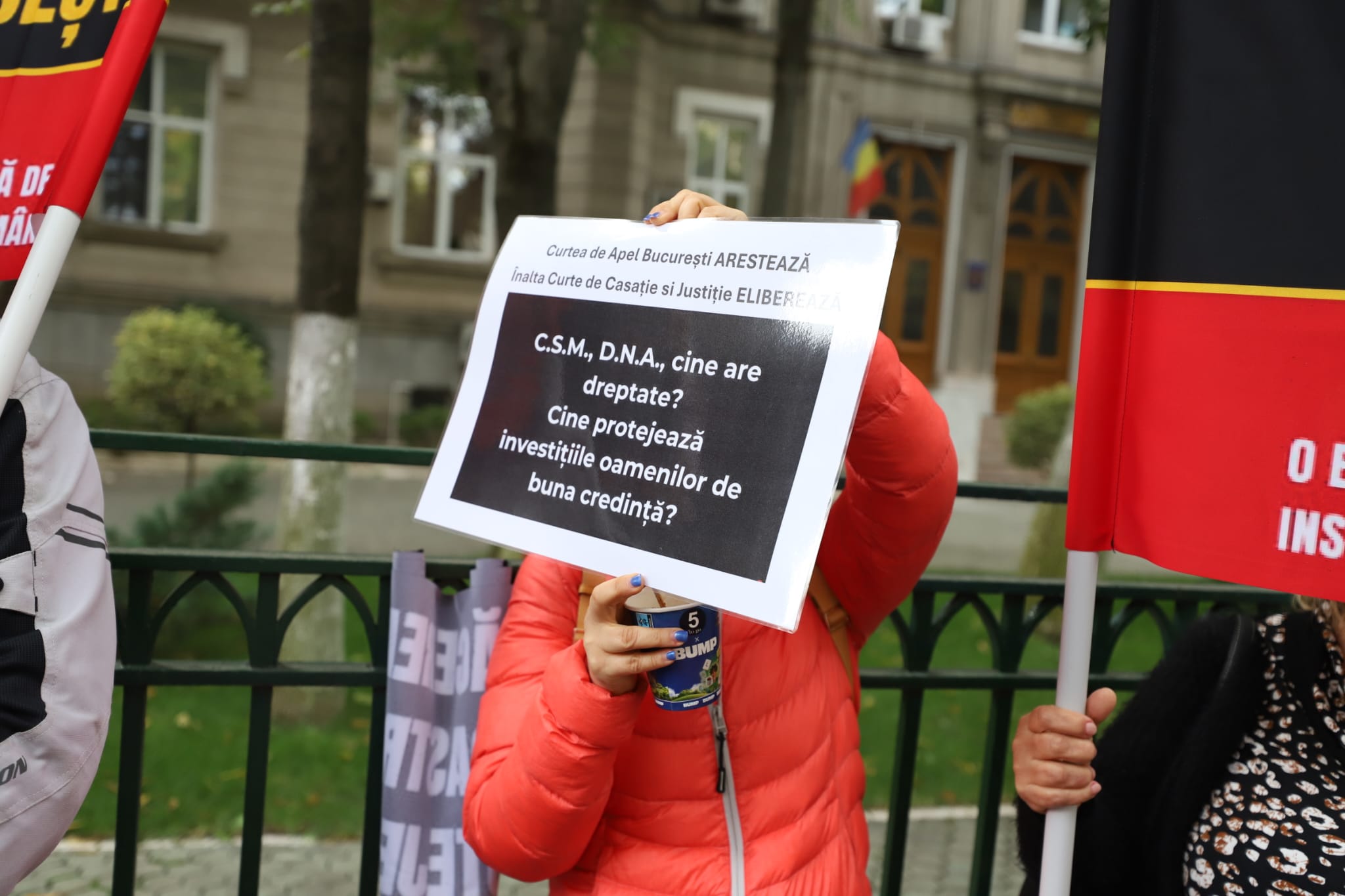 Păgubiții Nordis protestează în fața DNA