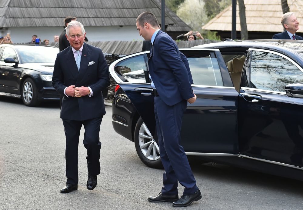 VIDEO / Prințul Charles a participat la o recepție specială în onoarea sa, după vizitele la Palatul Elisabeta, Patriarhie și Muzeul Satului