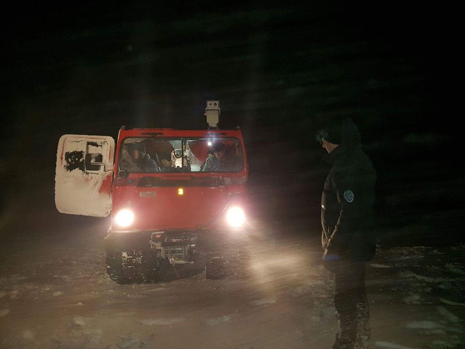 O ambulanță cu pacient a rămas blocată în zăpadă în Constanța. Se circulă în condiții de iarnă pe toate drumurile județene