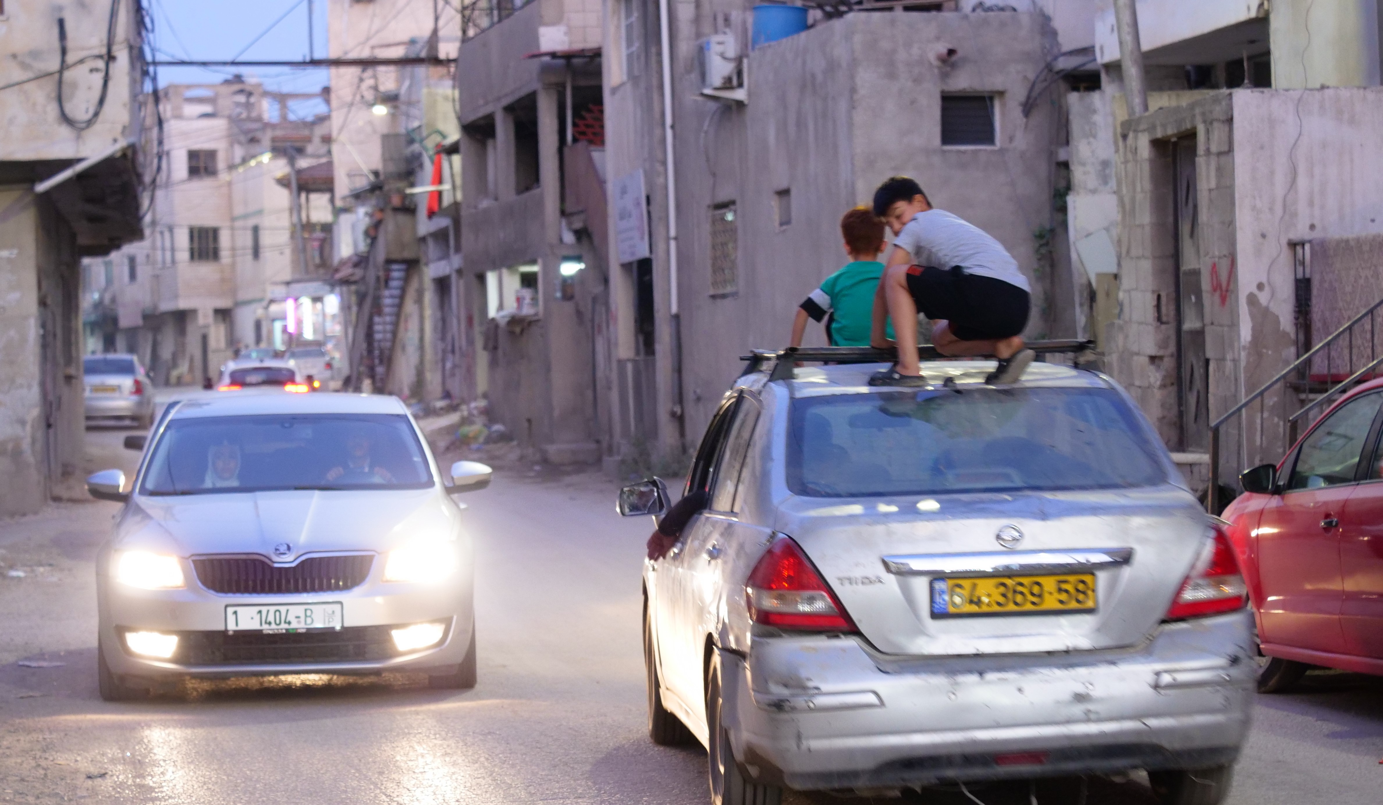 CORESPONDENȚĂ DIN PALESTINA. Viața și moartea în două orașe devastate de conflictele militare. Rezistența „martirilor”, acte de terorism pentru israelieni
