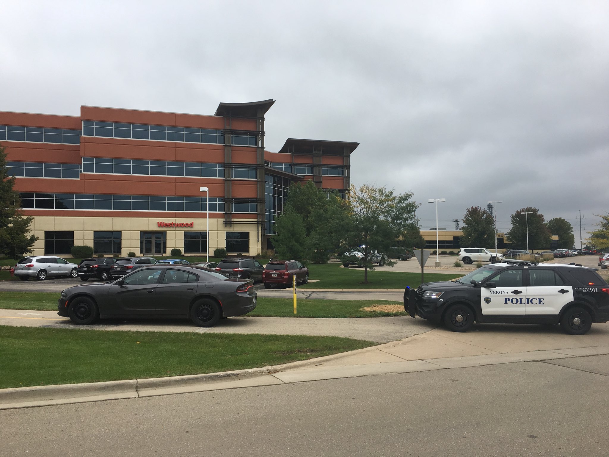 Atac armat la o clădire de birouri din Wisconsin, SUA. Trei persoane au fost rănite