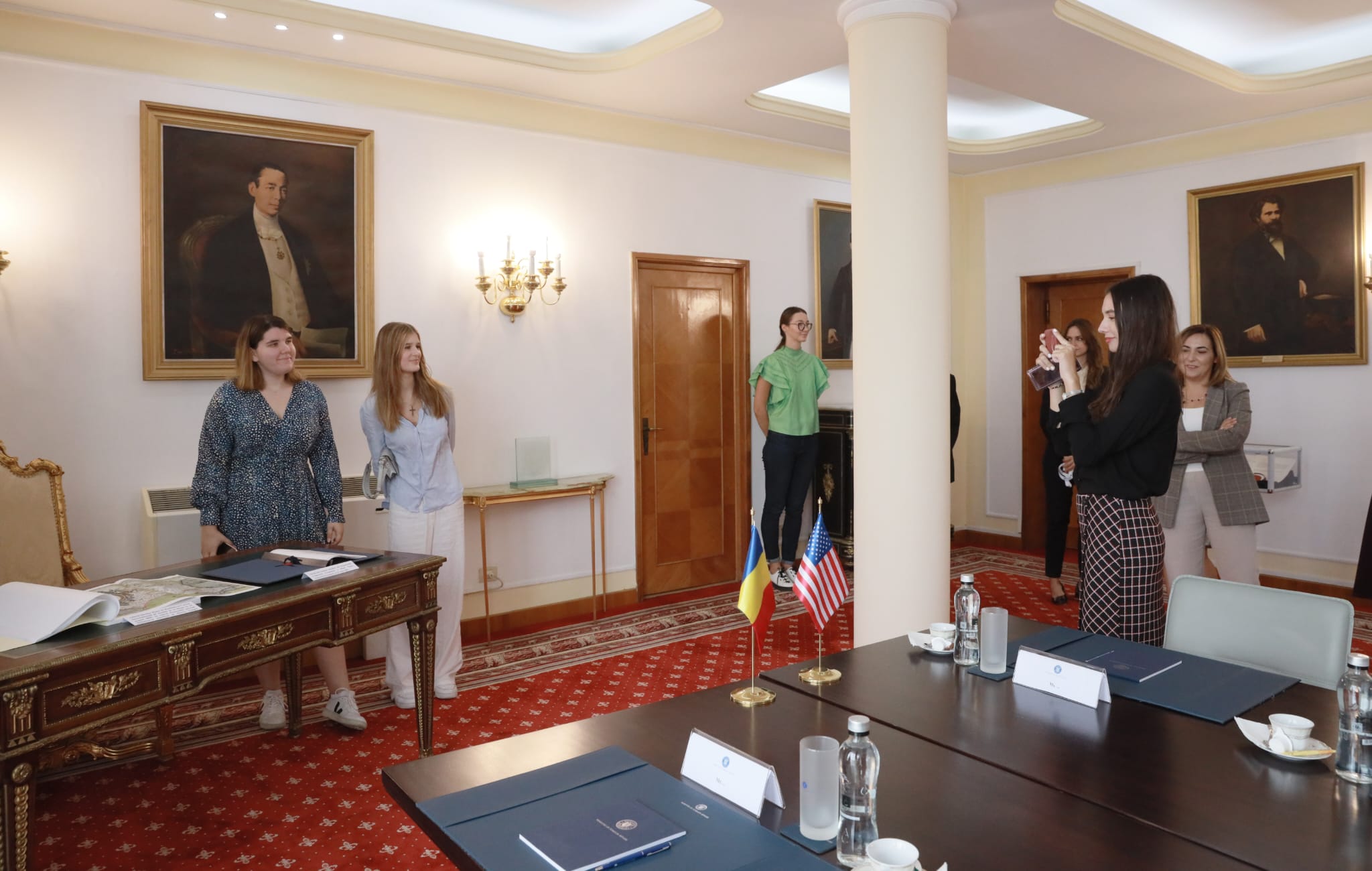 Ziua Porților Deschise la MAE, după aproape 10 ani. Cum arată biroul ministrului Bogdan Aurescu și câte persoane au vizitat clădirea