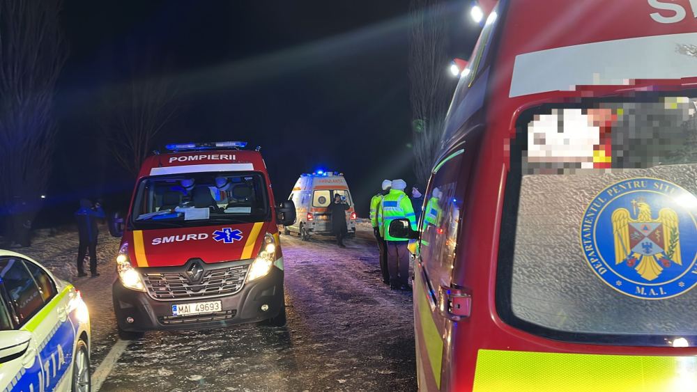 Doi copii au murit într-un accident produs pe E85, în Bacău. În mașină erau opt persoane și roțile aveau anvelope de vară