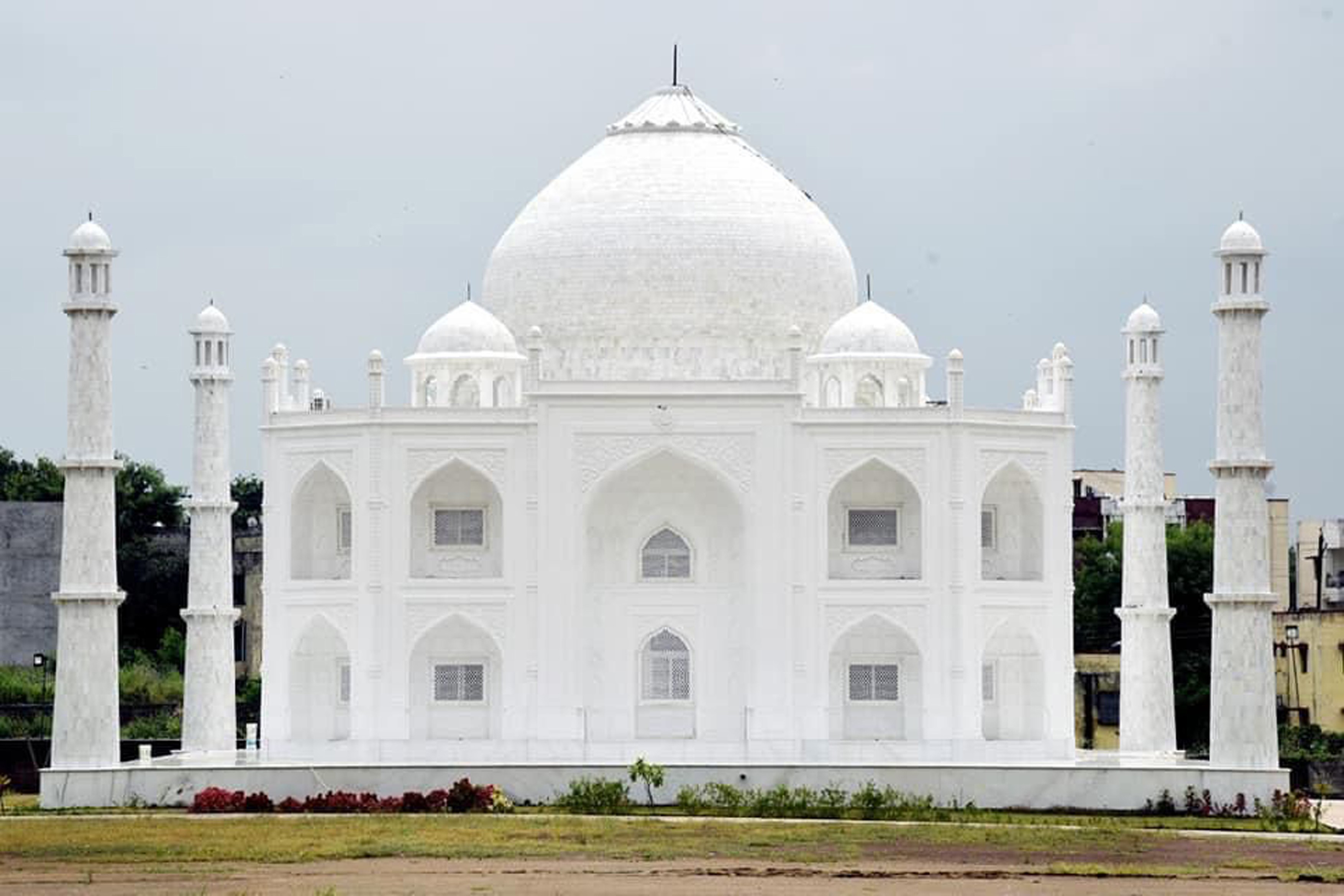 Un indian a ridicat o copie a monumentului Taj Mahal pentru a-i arăta soției cât de mult o iubește