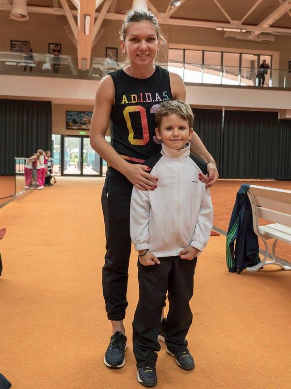Simona Halep şi Irina Begu au jucat tenis cu copiii / VIDEO