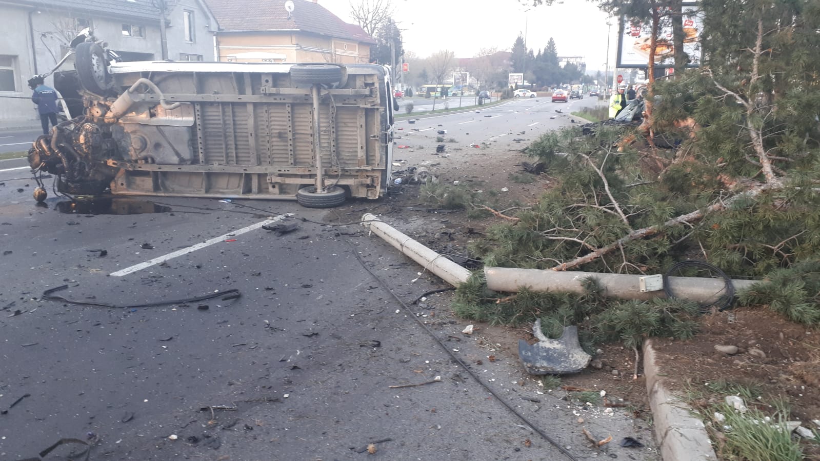 Două persoane au murit într-un grav accident auto, lângă gara din Târgu Mureş (FOTO)
