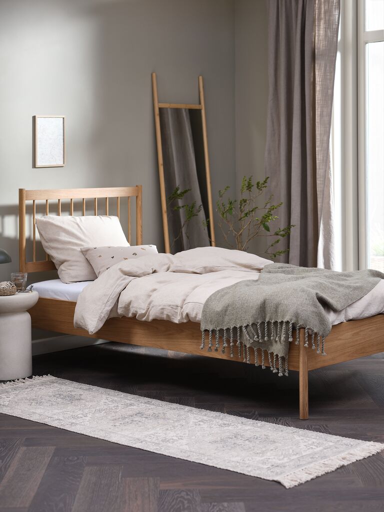 A jó alvás legfontosabb feltétele a megfelelő ágykeret, matrac, ágynemű, huzat és. párna