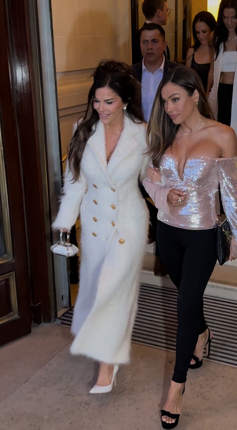Cum au apărut Kim Kardashian și Katy Perry la petrecerea lui Lauren Sanchez înainte de nuntă. Aceasta se căsătorește cu Jeff Bezos în curând