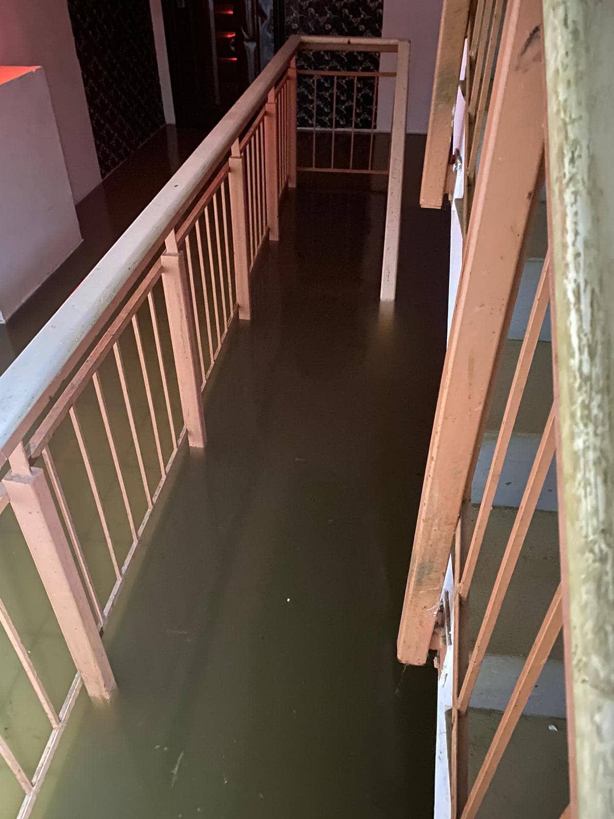Urmările ploilor puternice de pe litoral. La Mangalia au căzut 200 l/mp. Maşini luate de apă, inundaţii în mai multe staţiuni: dezastru la Venus şi Vama Veche | FOTO