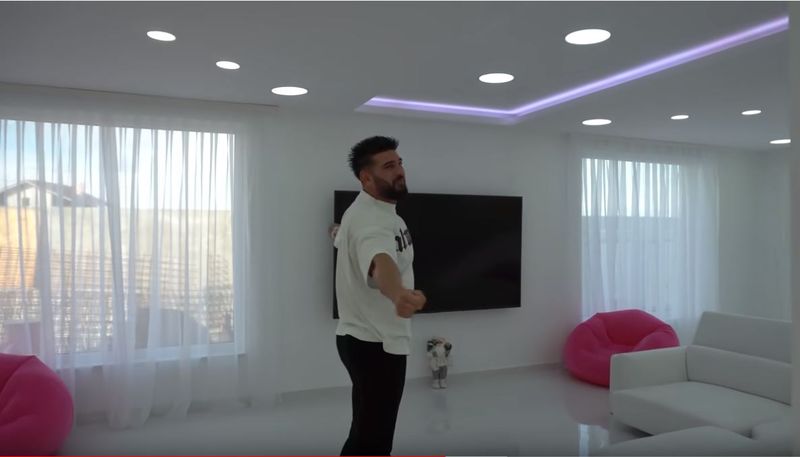 Cât i-a venit factura de curent lui Dorian Popa, la vila din Domnești! Nu i-a venit să creadă. „Nu mai știu ce să fac. Este uriaș de mare”