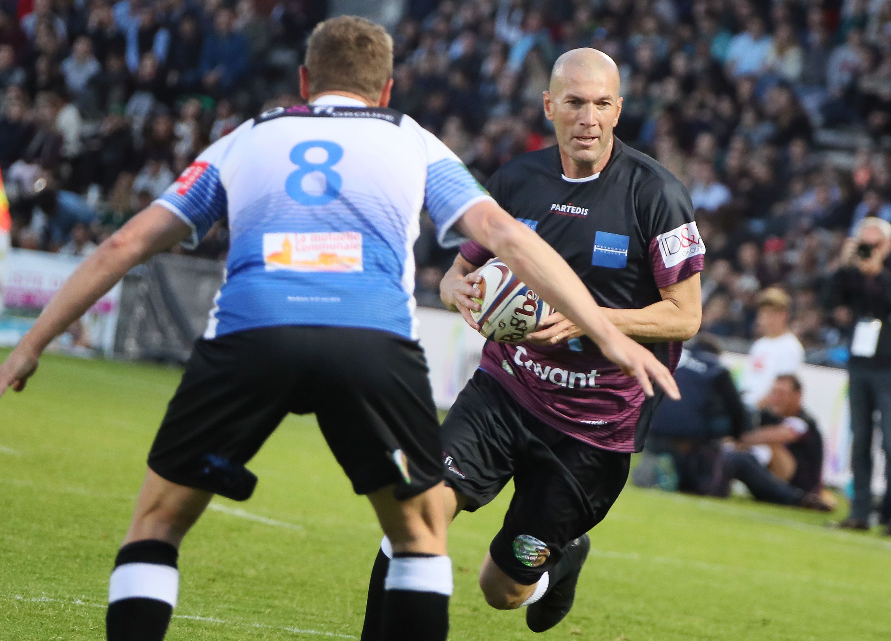 Zinedine Zidane a jucat rugby în cadrul unei acțiuni caritabile la Bordeaux. Arsene Wenger a oferit o imagine antologică | GALERIE FOTO&VIDEO