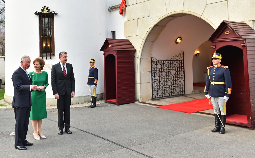 VIDEO / Prințul Charles a participat la o recepție specială în onoarea sa, după vizitele la Palatul Elisabeta, Patriarhie și Muzeul Satului