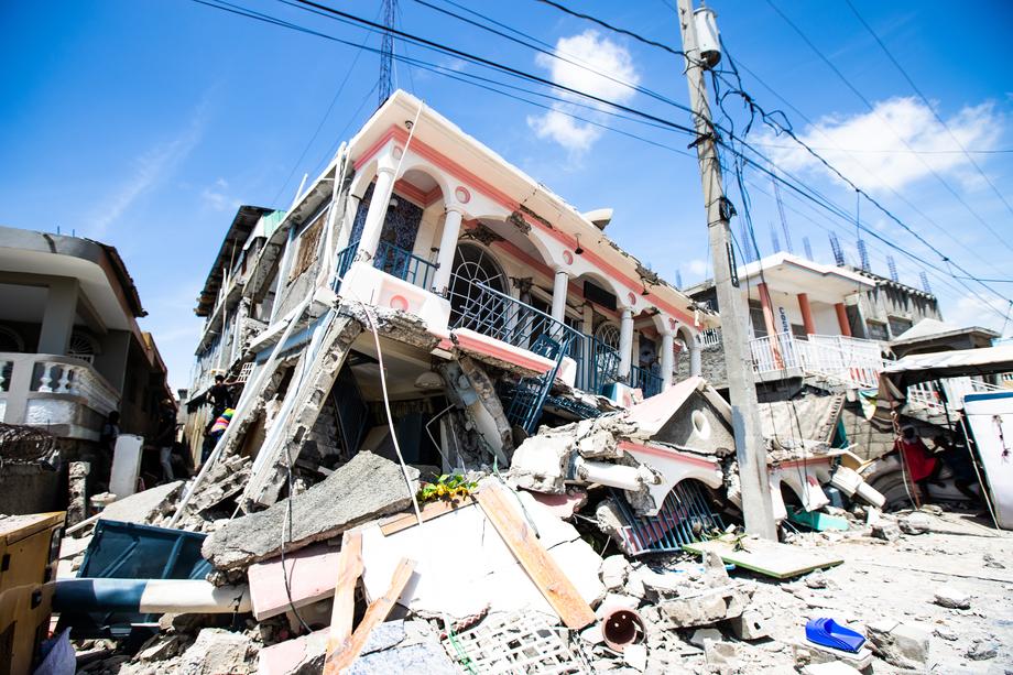 Imaginile dezastrului. Haiti, devastat în urma cutremurului în care au murit peste 700 de oameni