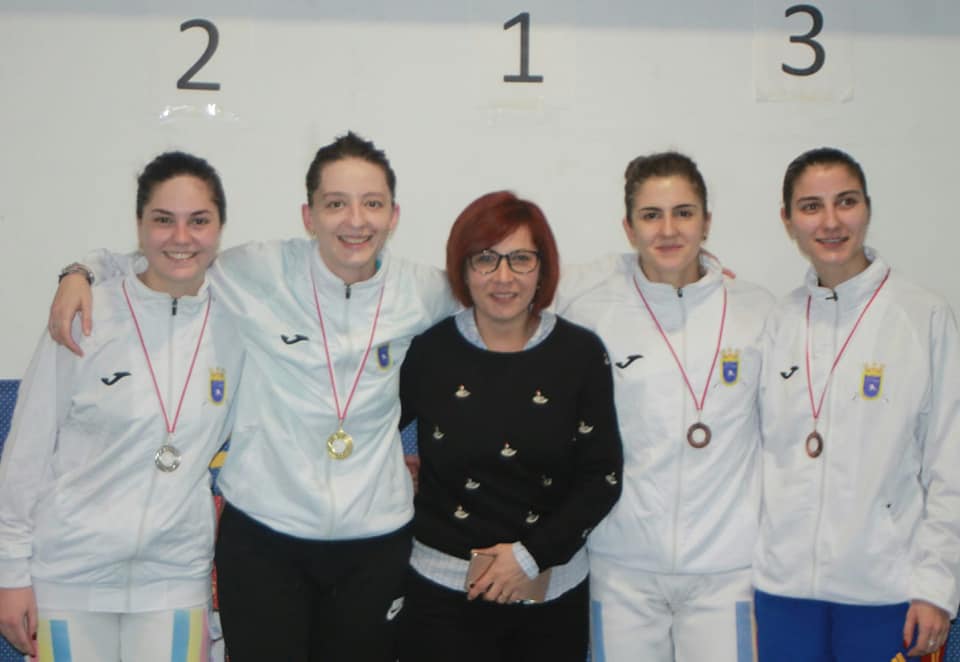 Ana-Maria Brânză susține o fostă colegă să-și îndeplinească visul în Spania. Ziua barmaniță, seara antrenoare de scrimă!