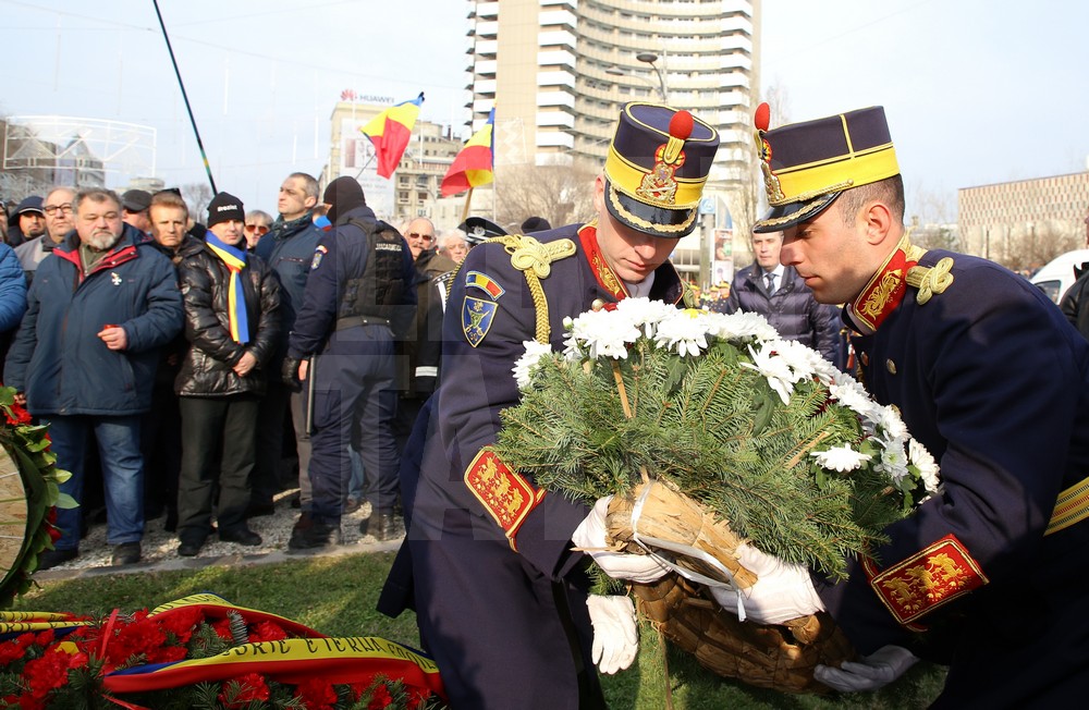 Preşedintele Iohannis a participat la ceremonia dedicată victimelor Revoluţiei, în Piaţa Universităţii / FOTO&VIDEO